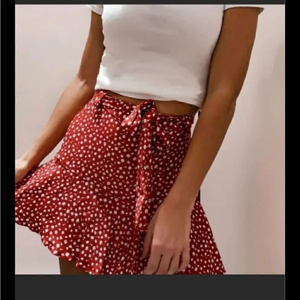 Zara xs red floral white mini floral print skort